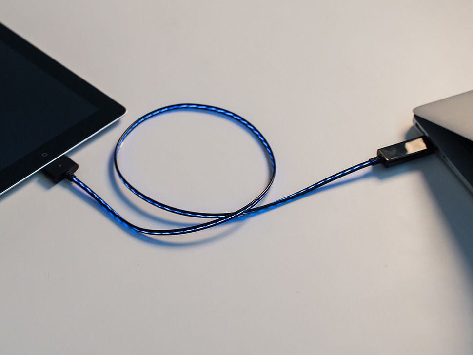 Flowing Effect iOS Dock Data+Charging Cable - Black w/Aqua EL