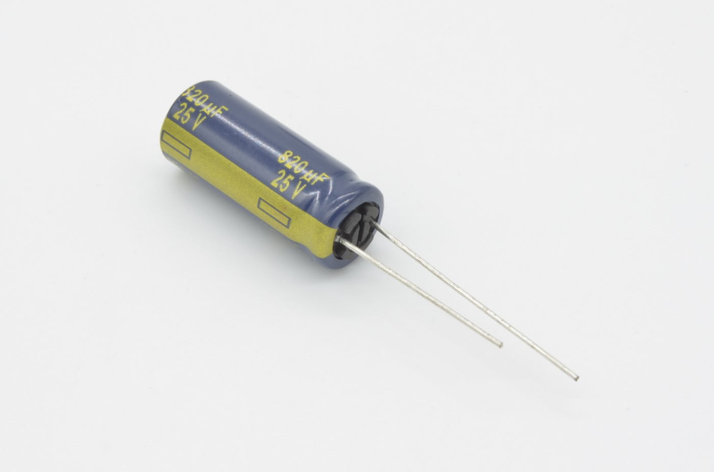 820uF 25V Capacitor