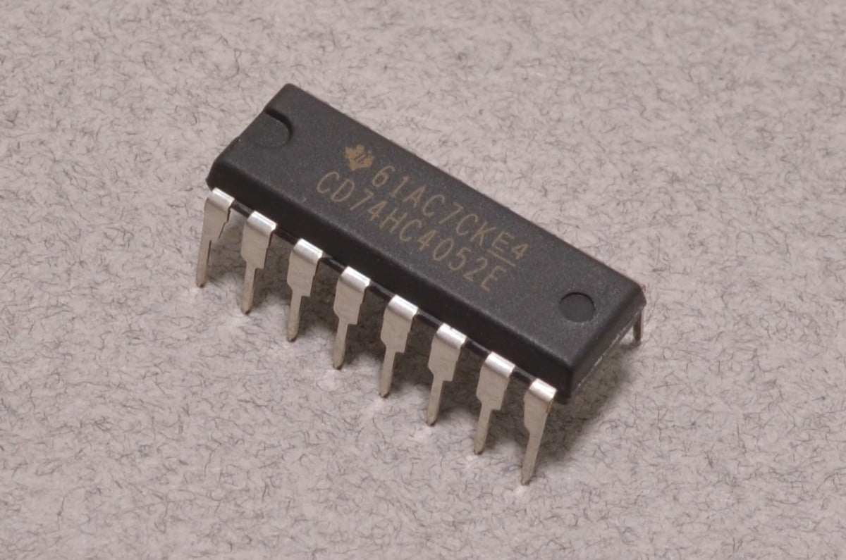 Dual 1x4 Mux / Demux