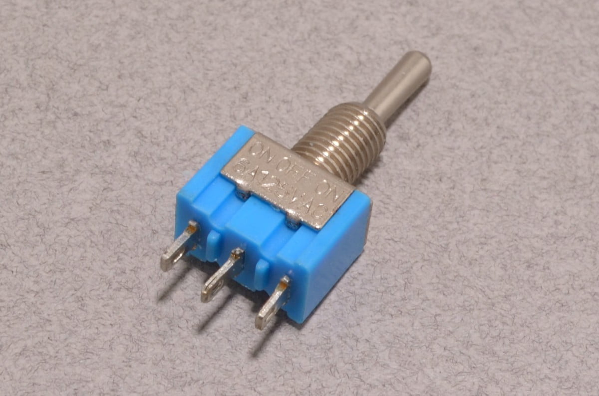 SPDT Toggle Switch – On/Off/On – 6A