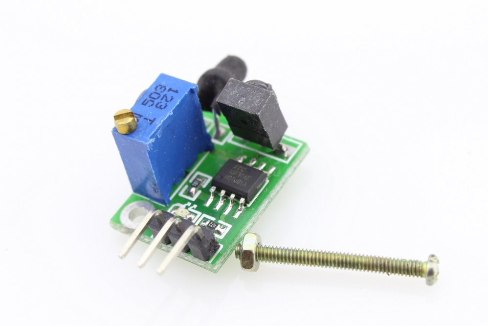 Tiny IR Sensor Adjustable 3-100cm - Compact Photoelectric