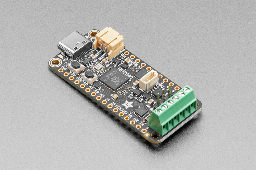 Adafruit RP2040 Prop-Maker Feather met I2S Audio Versterker