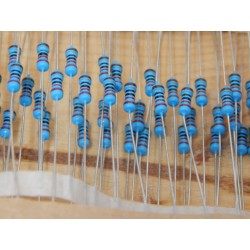 Lot de 100 Résistances 220 Ohm 5% 0,25W