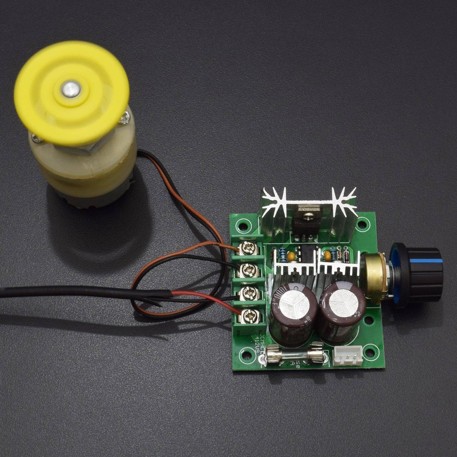 Control The Speed Of A DC Motor Using 12-40V 10A Power DC Motor Speed Controller - KT823