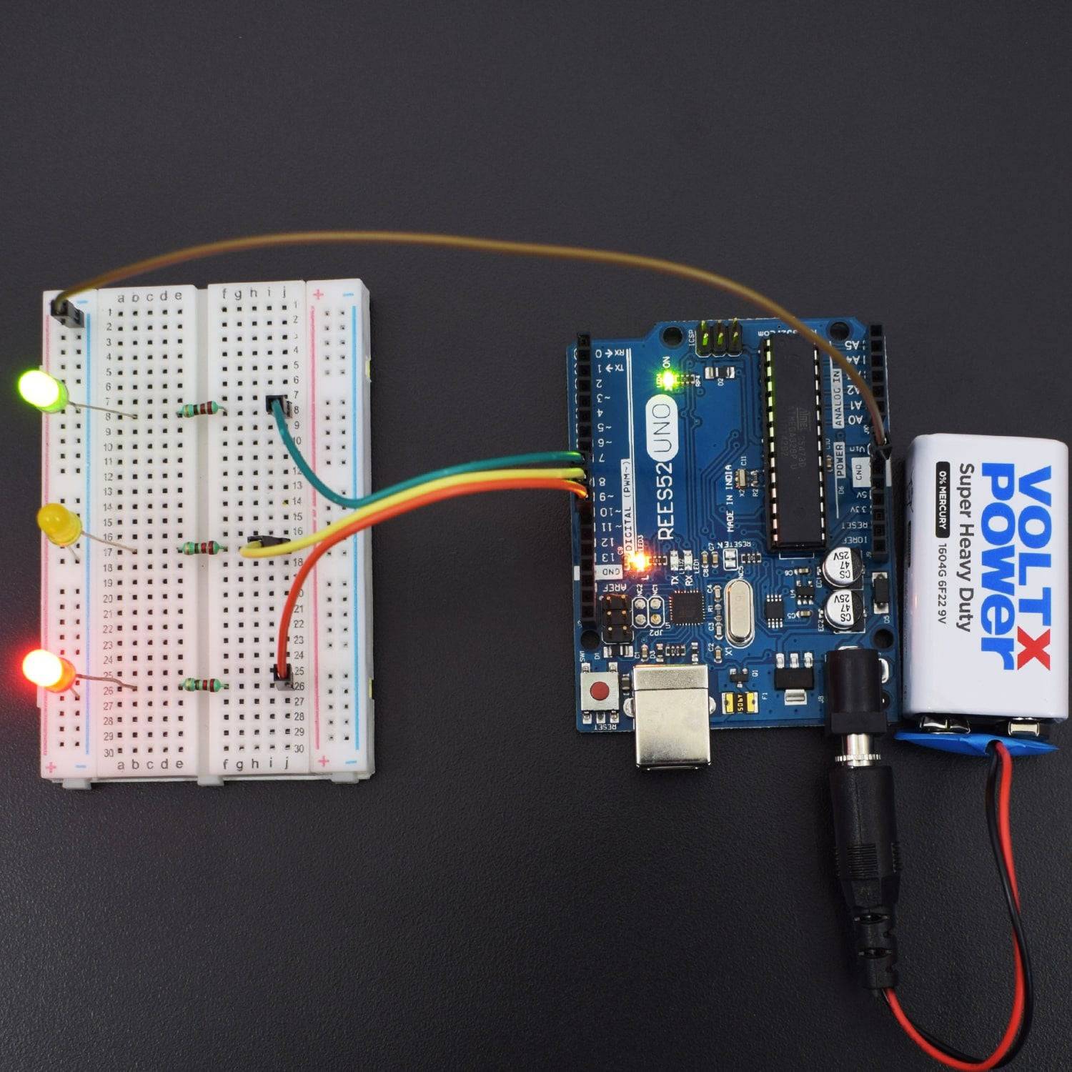 Make a Traffic Light System using Arduino Uno - KT946