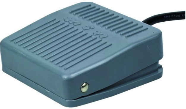 Przełącznik nożny ON-(ON) 10A 250V przewód 15cm