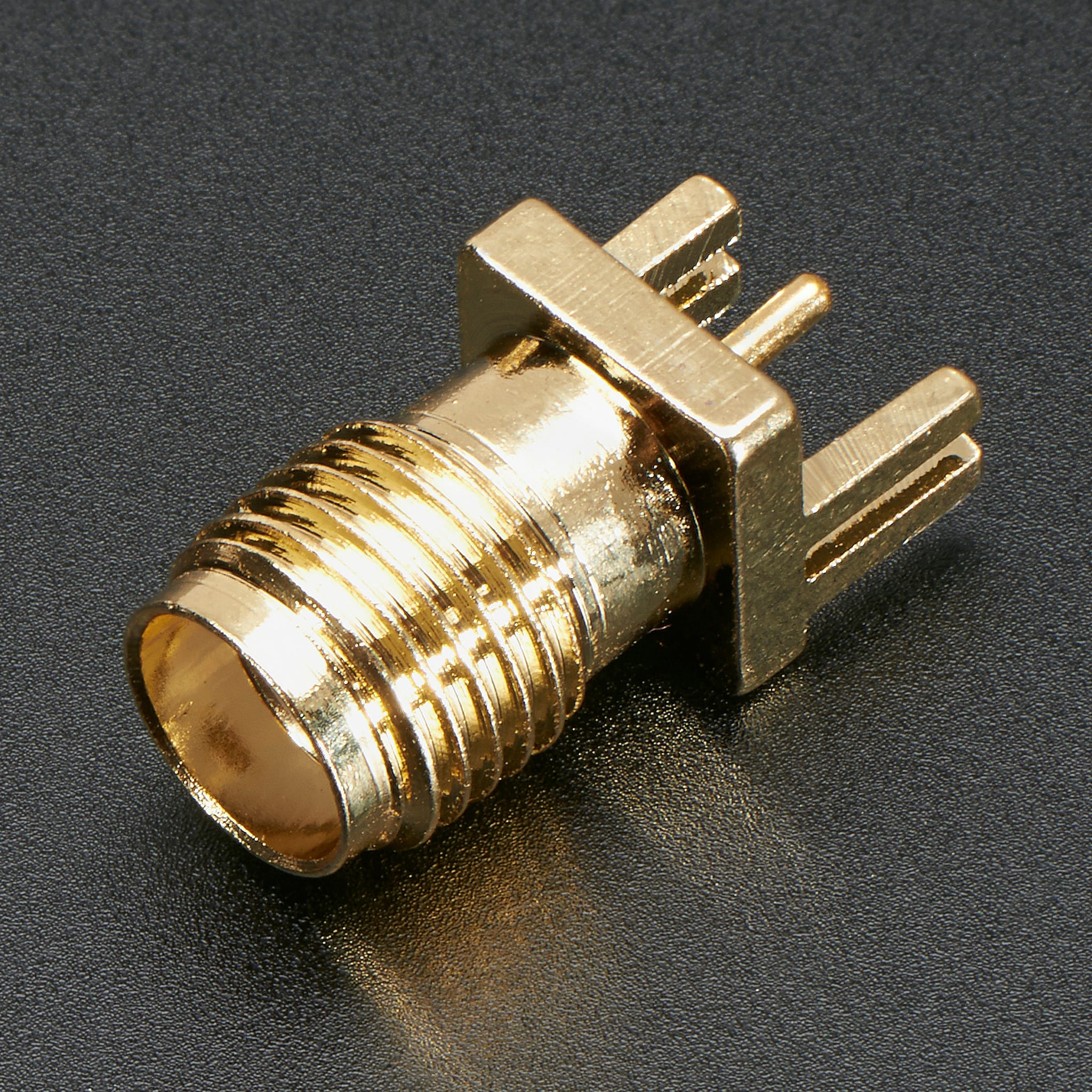 Edge-Launch SMA Connector for 0.8mm / 0.031" Slim PCBs