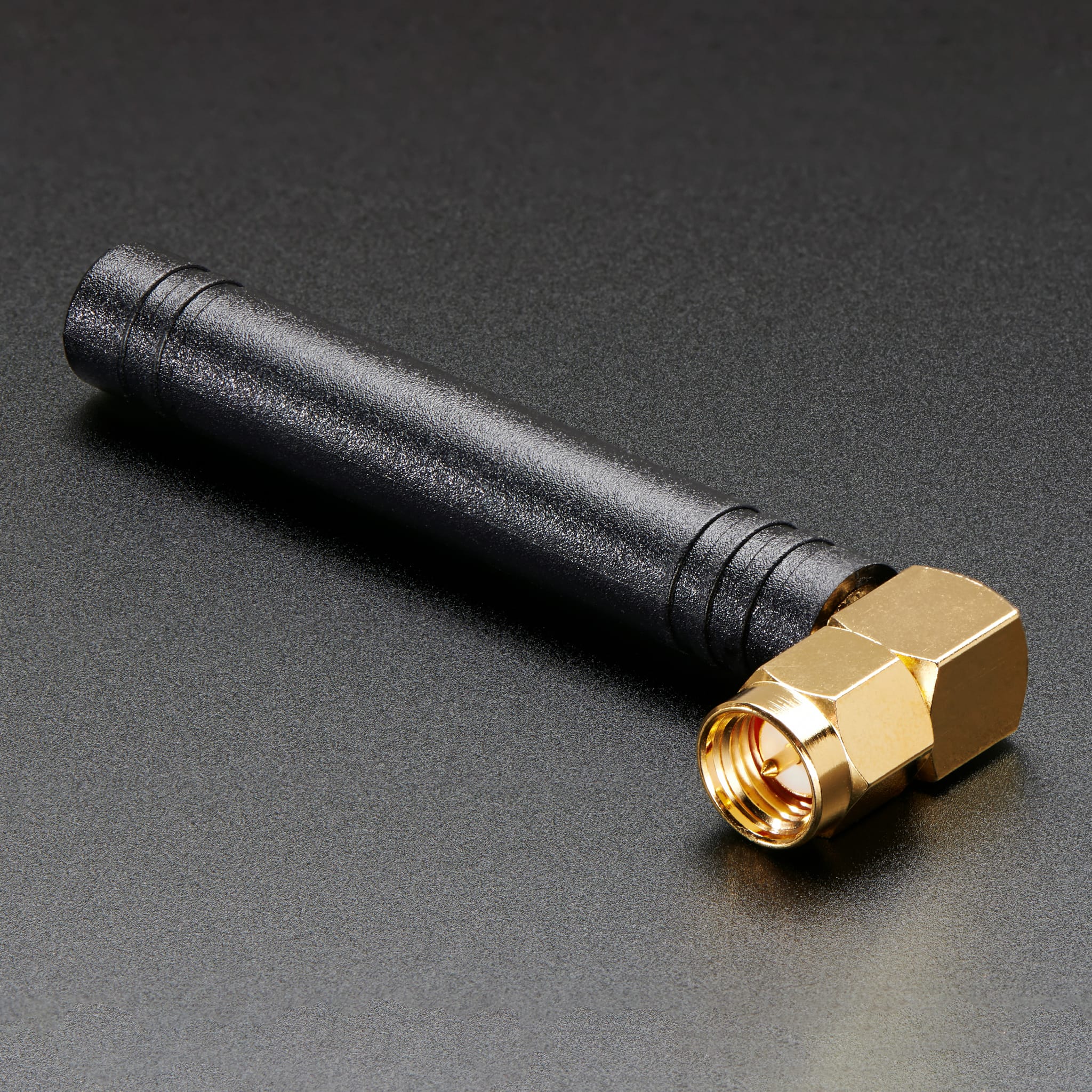 Right-angle Mini GSM/Cellular Quad-Band Antenna - 2dBi SMA Plug