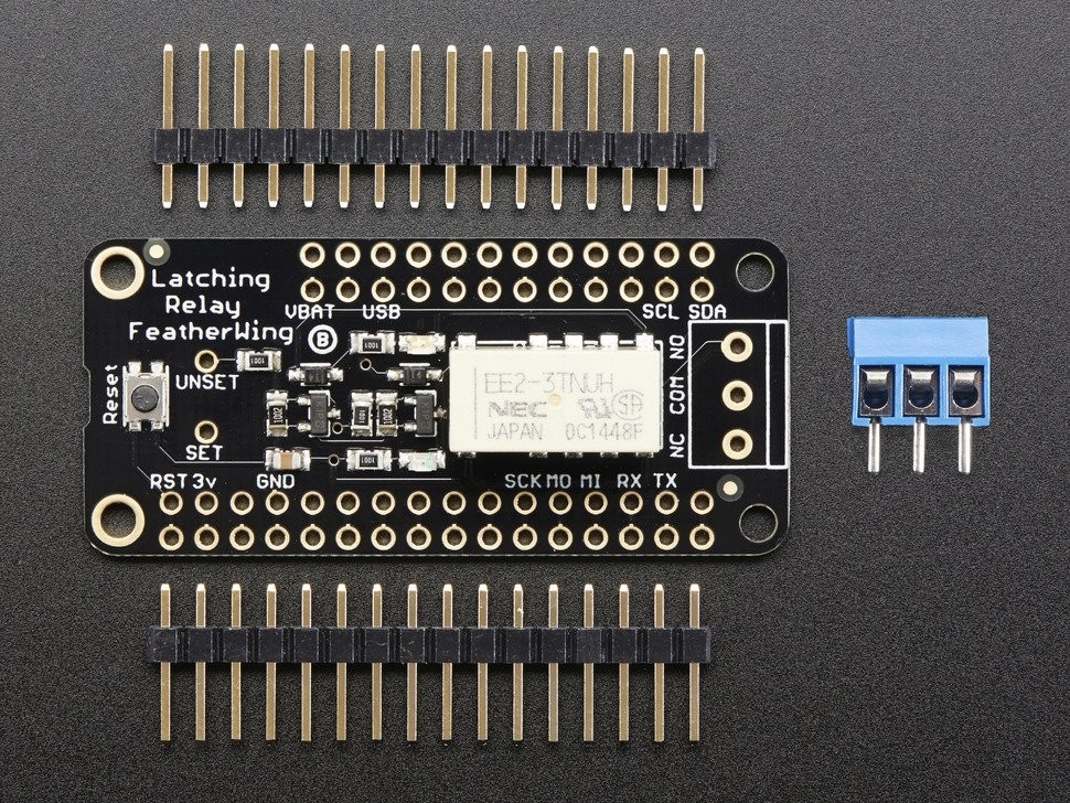 Latching Mini Relay FeatherWing Adafruit 2923